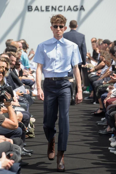 Look 4